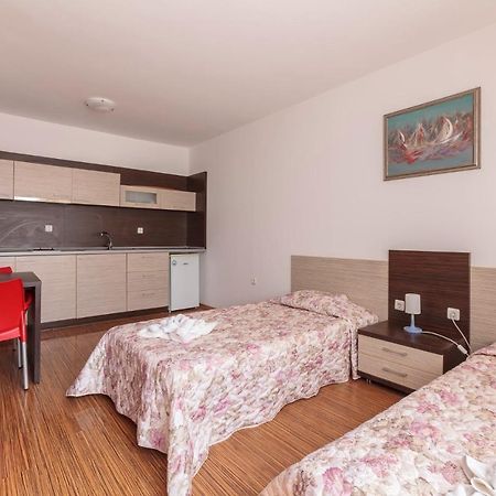 Guest Apartments Co Morenia Slăntjev Brjag Exteriör bild